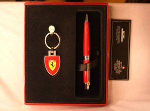 FERRARI PEN AND KEYCHAIN SET
