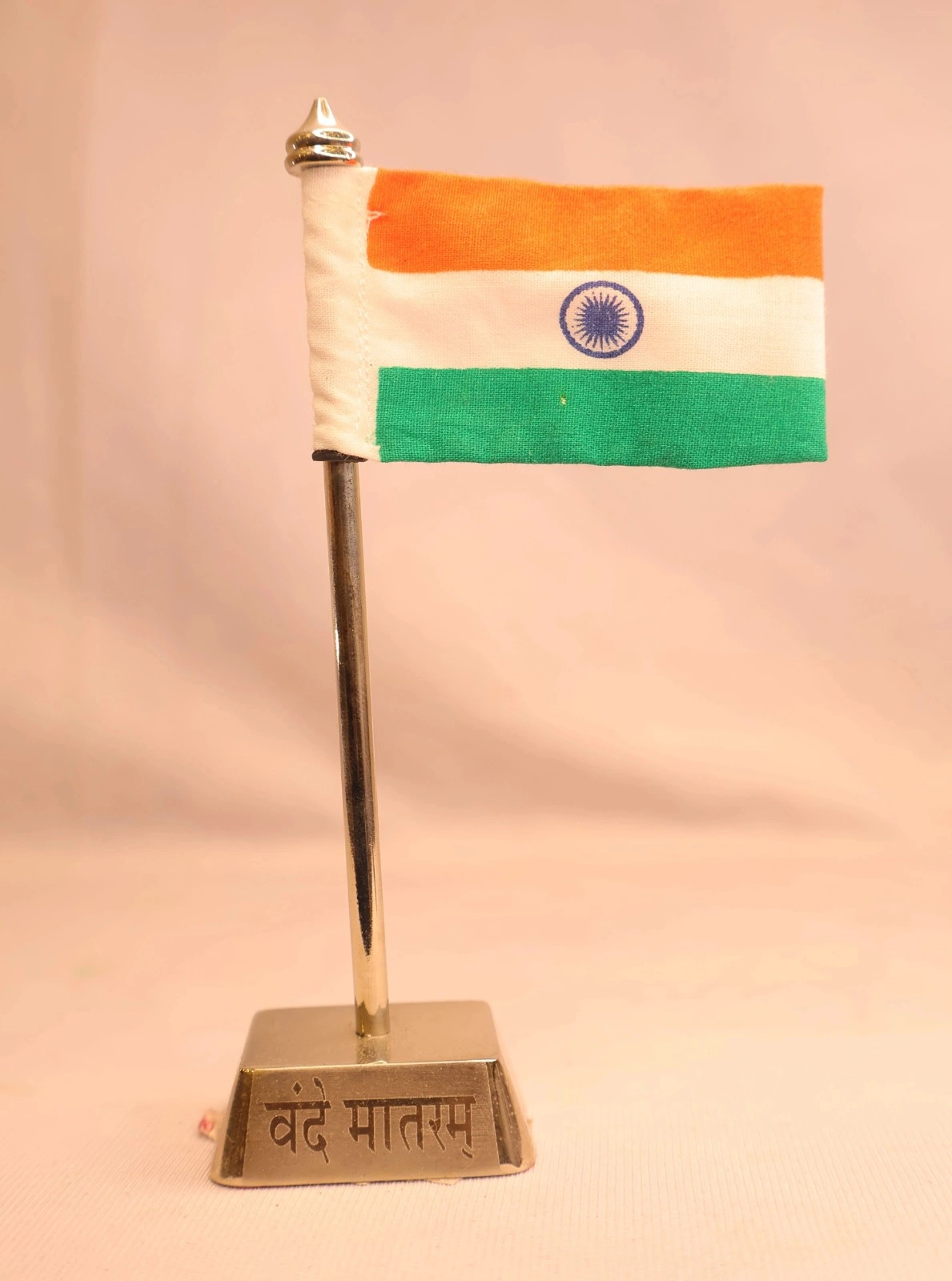 Vande Mataram Indian Desk Flag with Metal Stand Mini Table Top Tricolour Vande Mataram Indian Desk Flag with Metal Stand Mini Table Top Tricolour